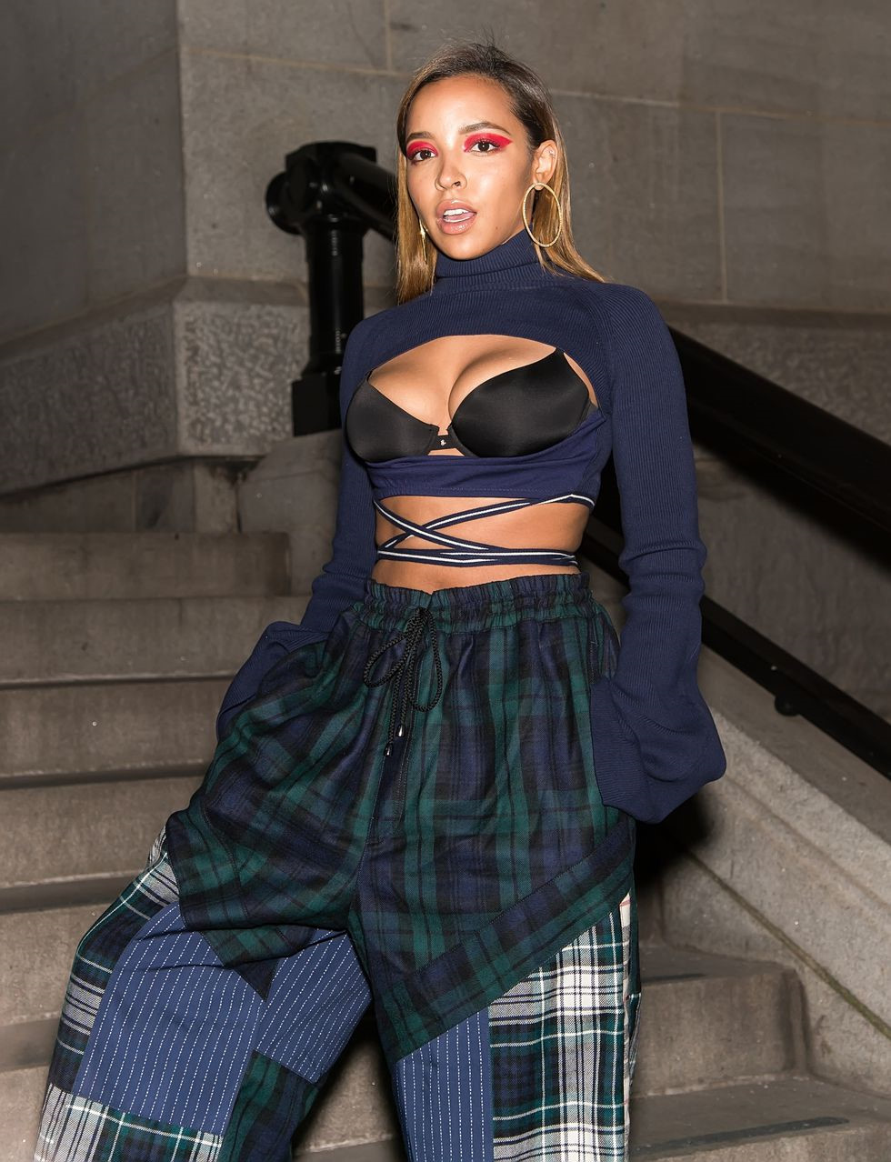 Rihanna, Taylor Swift gợi cảm với trang phục khoe nội y