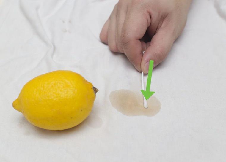 Cách tẩy vết bẩn trên áo trắng dễ như ăn kẹo chỉ mất vài phút