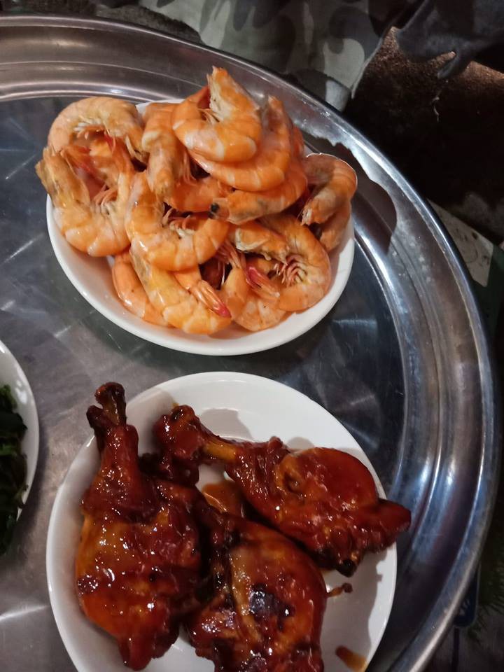 Mâm cơm gia đình tưởng bình thường ở Hà Nội bỗng gây sốt MXH vì 100 nghìn mà đầy ắp thịt, tôm