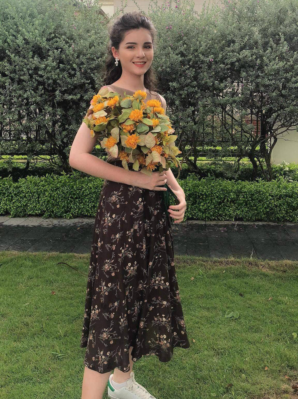 Nữ sinh Việt lai Nga xinh như búp bê, 13 tuổi cao 1,70 m