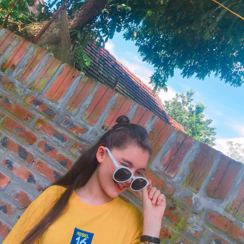 Nữ sinh Việt lai Nga xinh như búp bê, 13 tuổi cao 1,70 m