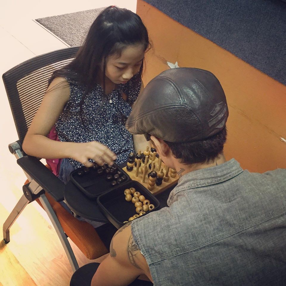 Phạm Anh Khoa đã cắt đi mái tóc dài để nhiều năm liền sau ồn ào với Phạm Lịch