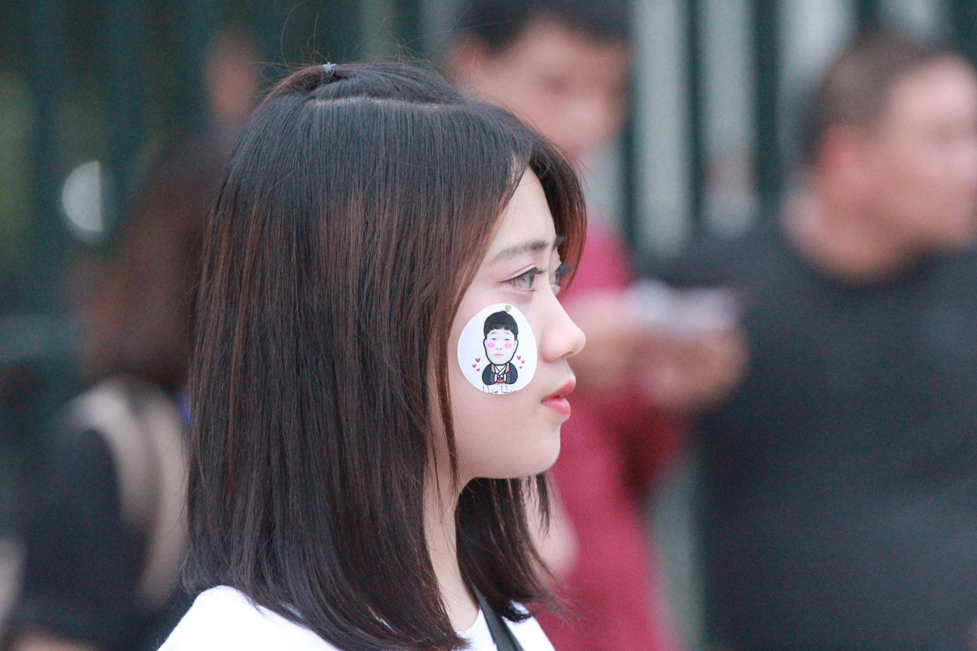 Hot girl ngủ gật và dàn fan nữ thắp lửa cho U23 Việt Nam