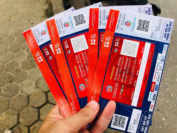 Phe vé lộng hành trước trận đấu của Olympic Việt Nam