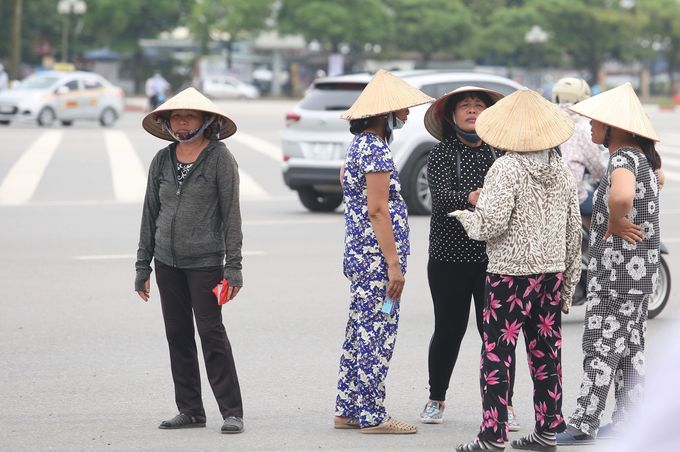 Phe vé lộng hành trước trận đấu của Olympic Việt Nam