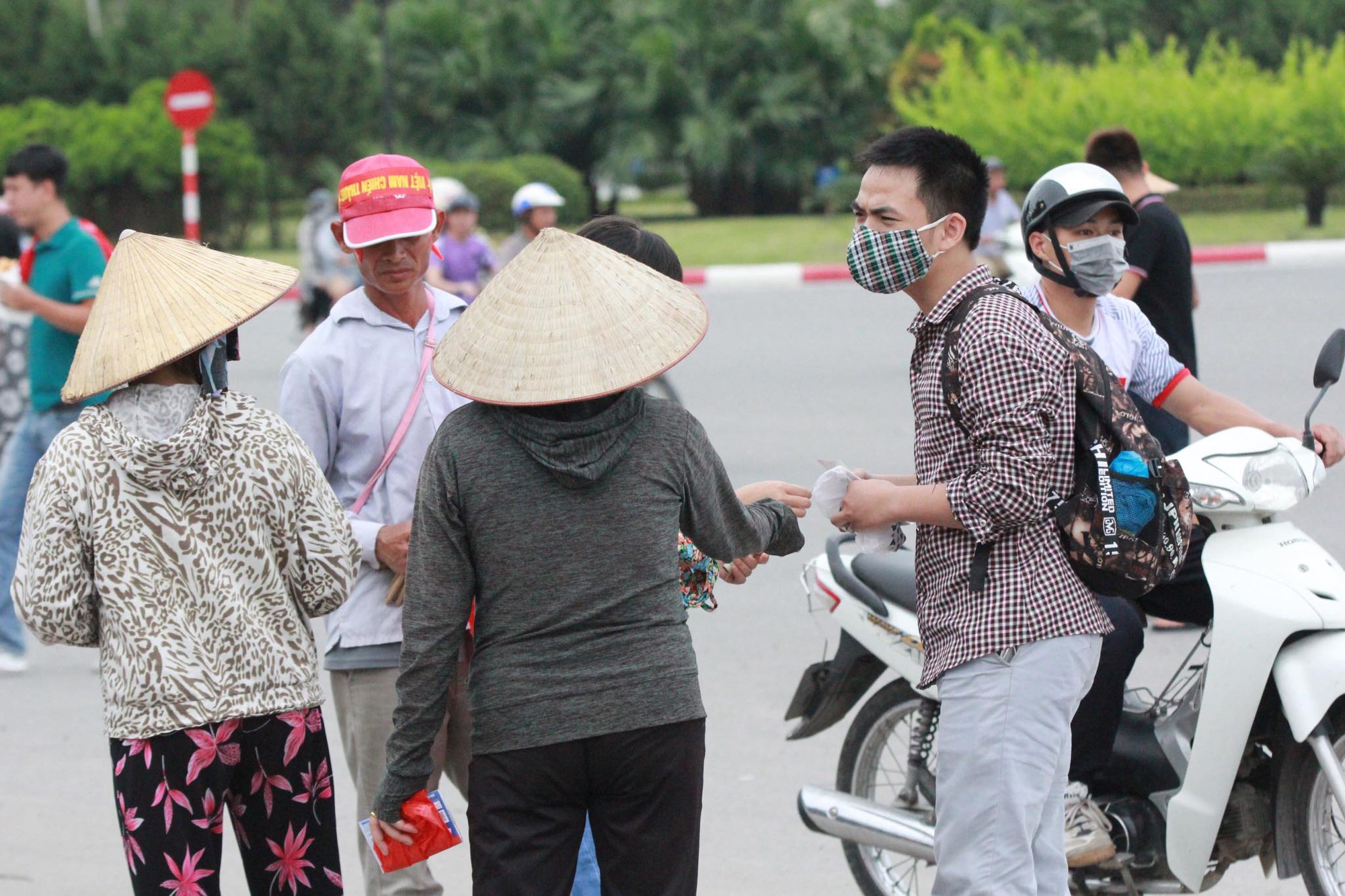 Chảo lửa Mỹ Đình vẫn chưa nóng trước giờ U23 Việt Nam xuất trận