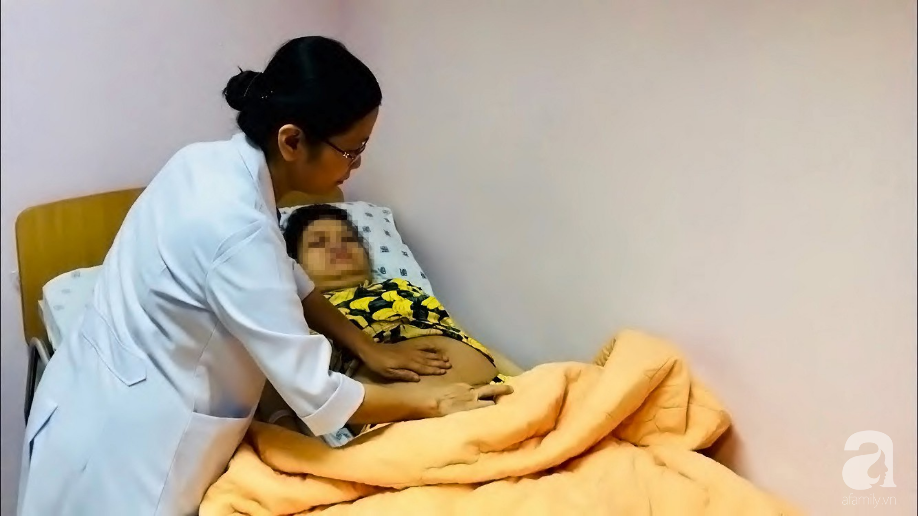 Mong muốn làm mẹ mãnh liệt, người phụ nữ liệt tứ chi xin con của người đàn ông lạ, chấp nhận nguy hiểm để bé gái được chào đời