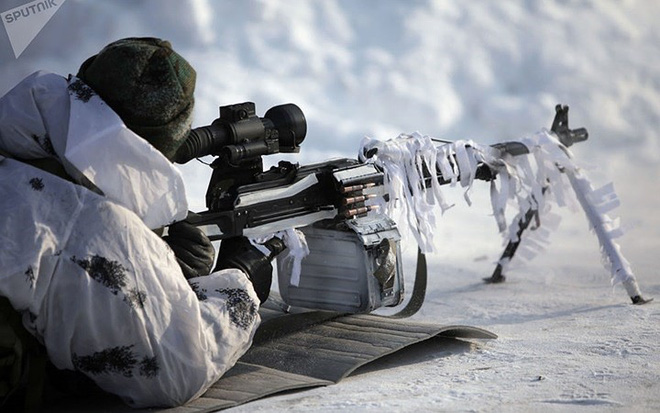 Nam-nữ quân nhân trong lực lượng đổ bộ đường không Nga so tài