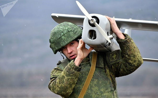 Nam-nữ quân nhân trong lực lượng đổ bộ đường không Nga so tài