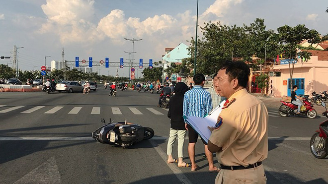 Bỏ chạy khi tông 3 xe máy, ô tô tiếp tục tông người truy đuổi