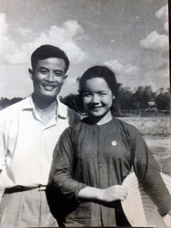 NSƯT Đức Lưu: Cảnh Chí Phèo lật yếm Thị Nở, chồng tôi bị hỏi vợ mày nhận bao nhiêu tiền đóng vai đó?