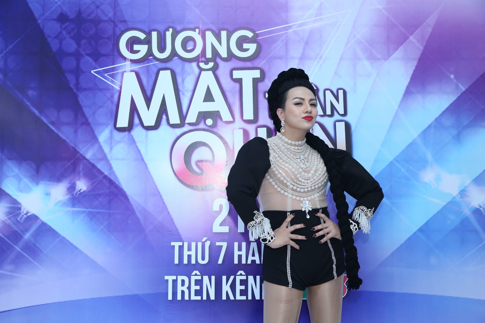 Gương mặt thân quen tập 9: Khán giả choáng váng với phiên bản Hồ Ngọc Hà đầy cơ bắp Gương mặt thân quen tập 9: Khán giả choáng váng với phiên bản Hồ Ngọc Hà đầy cơ bắp