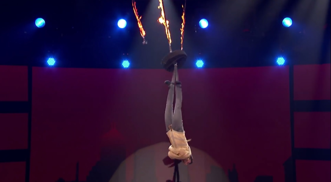 Americas Got Talent 2018: Thí sinh khiến Simon Cowell suýt phải chịu trách nhiệm vì chơi với cá sấu