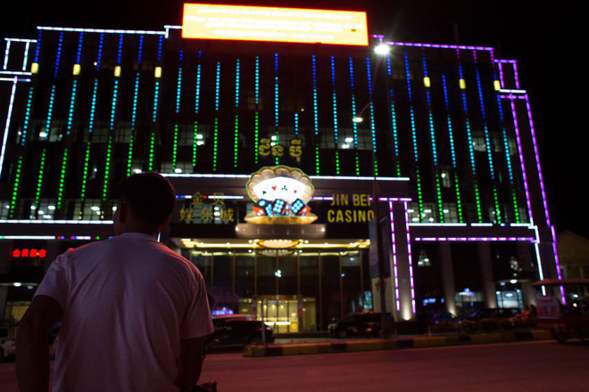 Trung Quốc đã dùng tiền Hán hóa thành phố cảng quan trọng của Campuchia như thế nào?