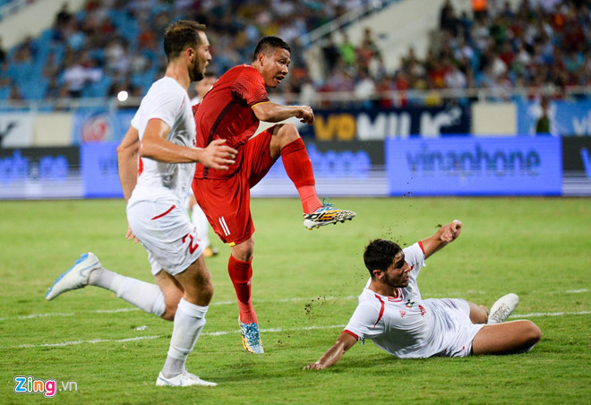 Thấy gì từ ‘màn chào hỏi’ của tuyển Olympic Việt Nam?