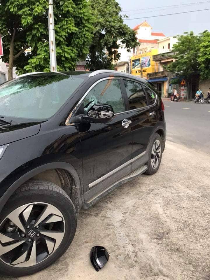 Bất ngờ lý do người đàn ông dùng hung khí đập phá ô tô ở Thái Bình