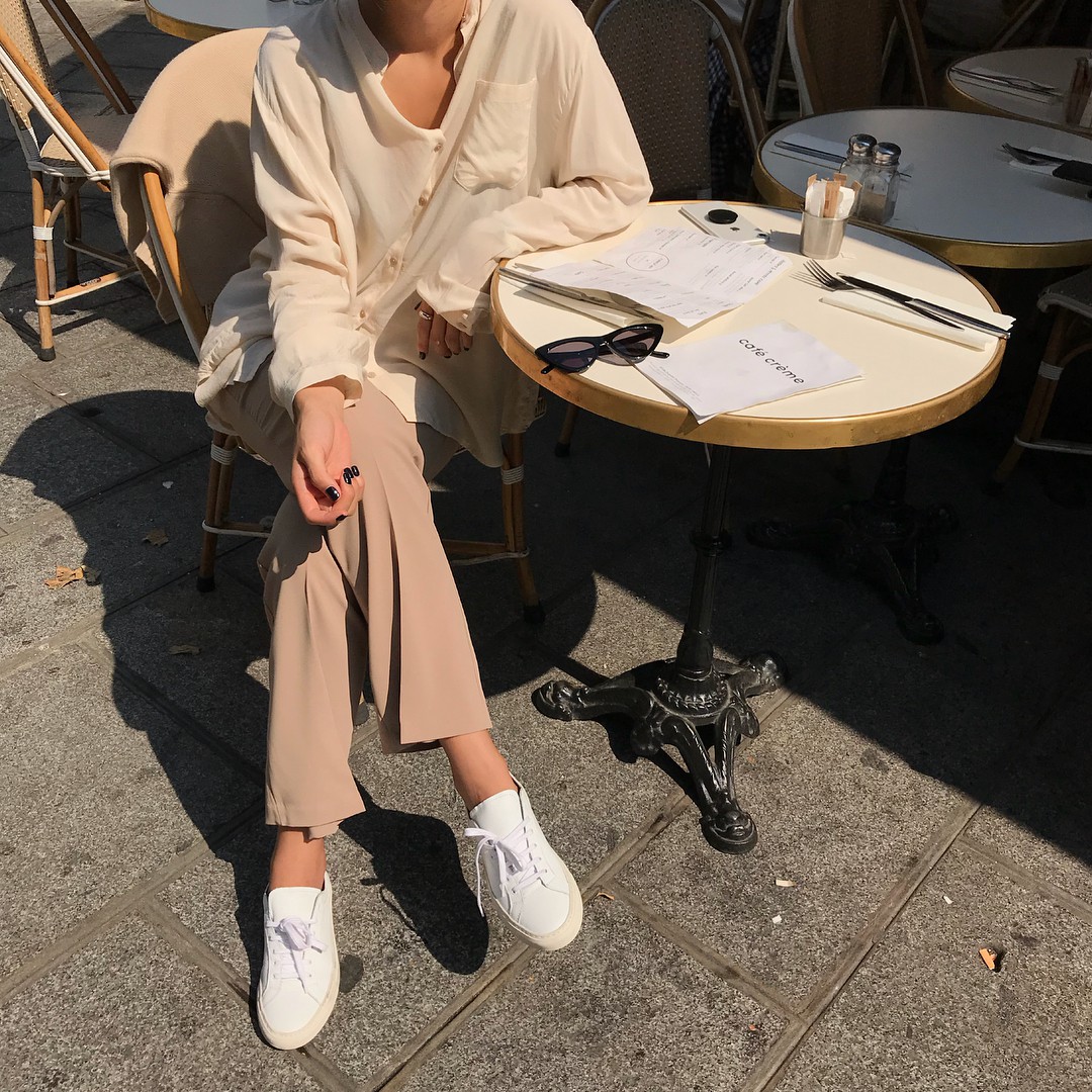 Gam màu be không hề khó mặc, trái lại còn rất dễ mix đồ và diện lên trang nhã vô cùng