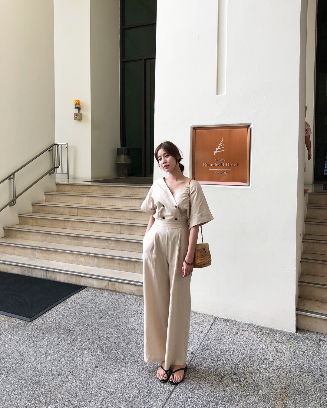 Gam màu be không hề khó mặc, trái lại còn rất dễ mix đồ và diện lên trang nhã vô cùng Gam màu be không hề khó mặc, trái lại còn rất dễ mix đồ và diện lên trang nhã vô cùng