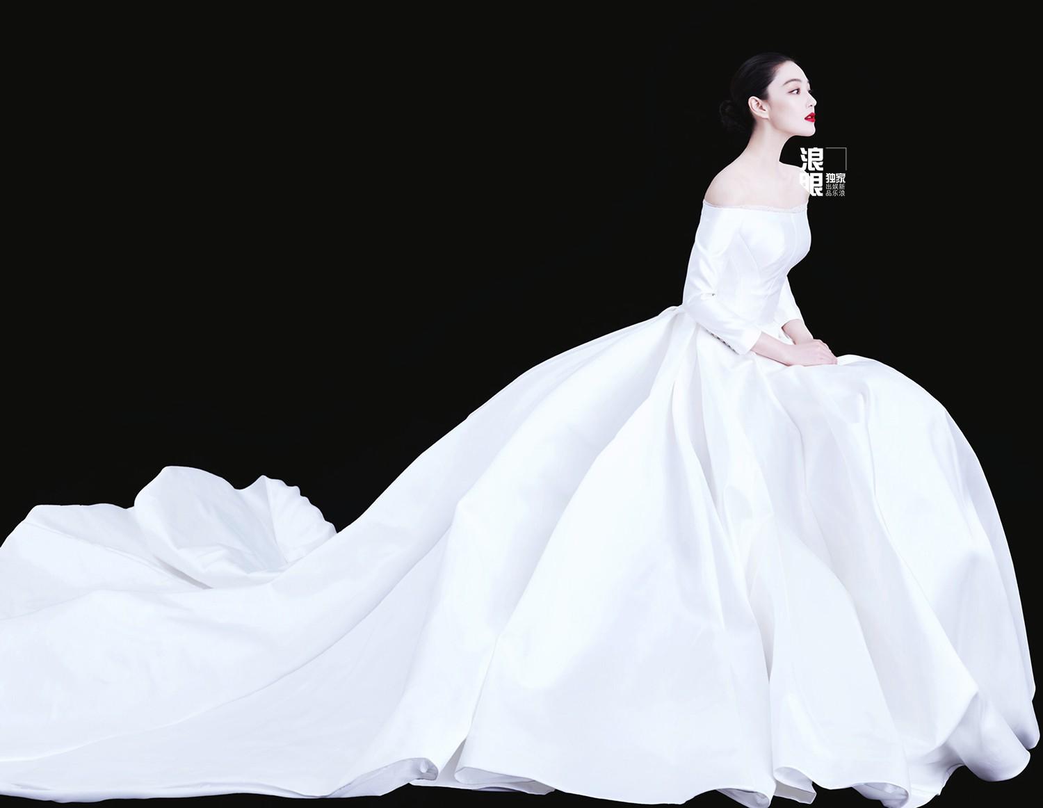 Giữa tin Băng Phạm bị bắt, tình địch một thời cao tay khoe ảnh cưới với soái ca quân nhân Giữa tin Băng Phạm bị bắt, tình địch một thời cao tay khoe ảnh cưới với soái ca quân nhân