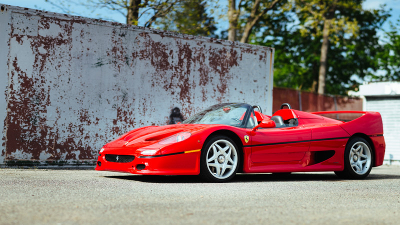 Siêu xe Ferrari F50 qua sử dụng giá hơn 2 triệu USD