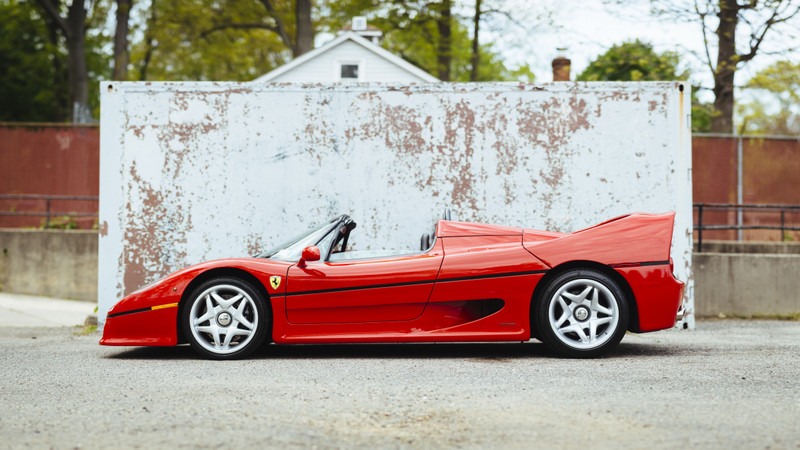 Siêu xe Ferrari F50 qua sử dụng giá hơn 2 triệu USD