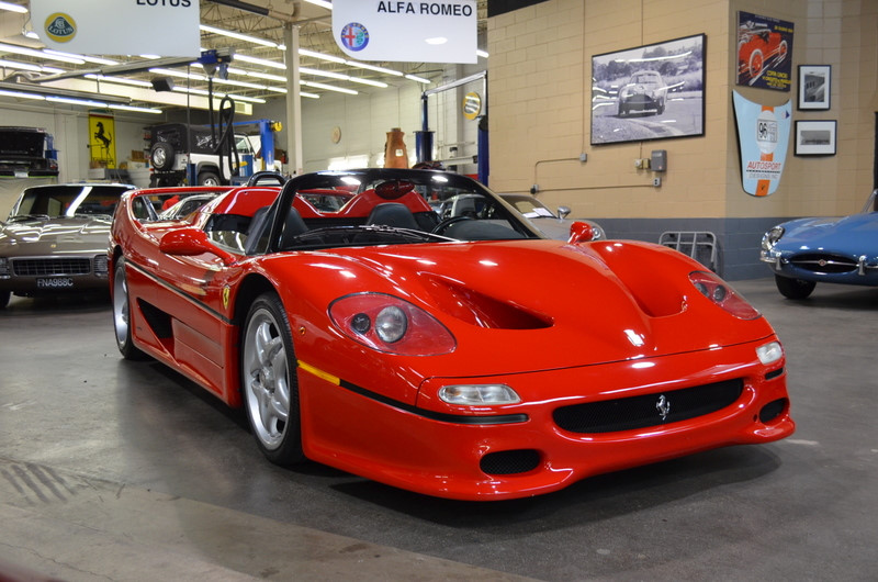 Siêu xe Ferrari F50 qua sử dụng giá hơn 2 triệu USD