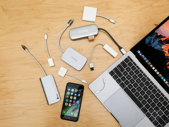 Apple đạt giá trị nghìn tỷ USD nhờ keo kiệt với khách hàng?