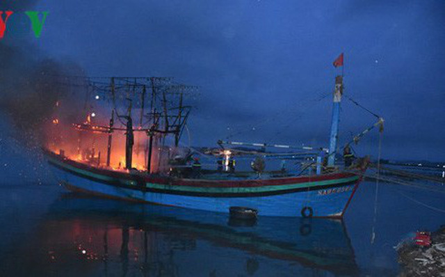 Nghệ An: Tàu cá bị thiêu rụi trong đêm, thiệt hại hơn 2 tỷ đồng