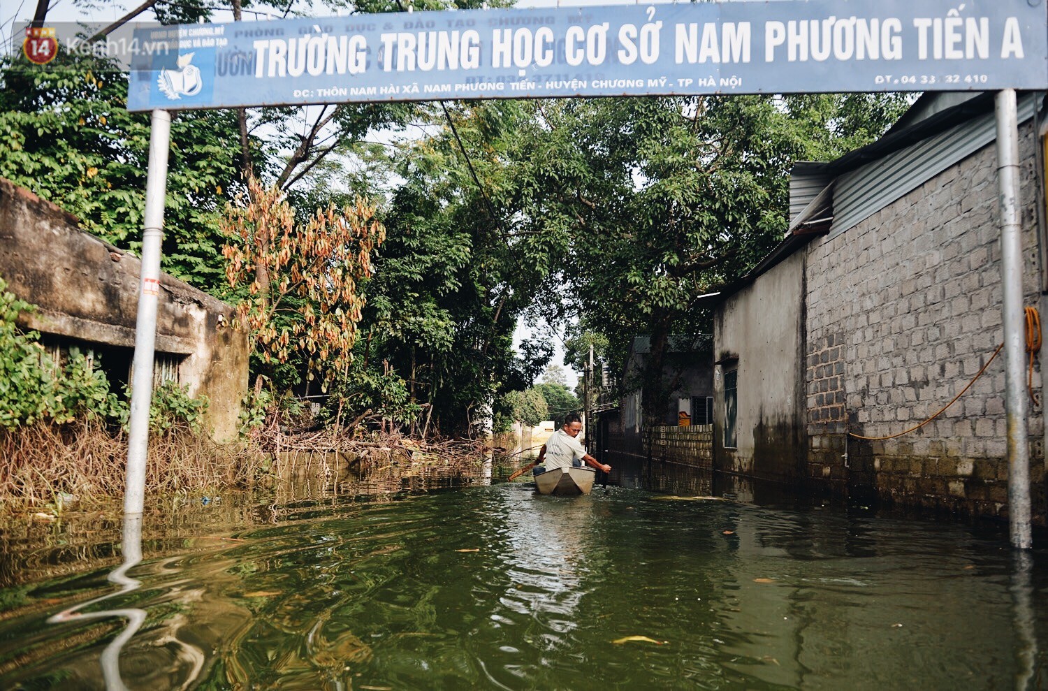 Người dân Chương Mỹ trong trận lụt lịch sử: Trẻ nhỏ chưa được đến trường, người già lở loét da sau nửa tháng ngâm mình trong nước Người dân Chương Mỹ trong trận lụt lịch sử: Trẻ nhỏ chưa được đến trường, người già lở loét da sau nửa tháng ngâm mình trong nước