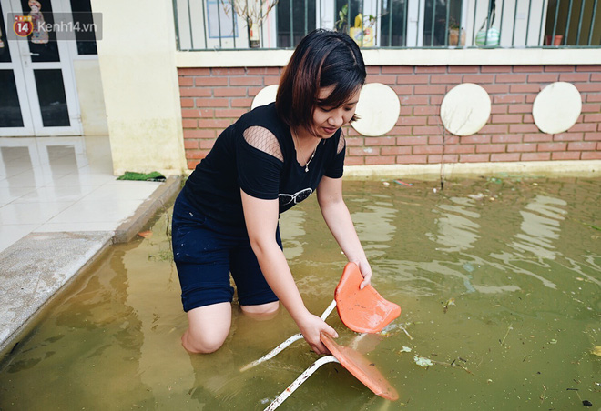 Người dân Chương Mỹ trong trận lụt lịch sử: Trẻ nhỏ chưa được đến trường, người già lở loét da sau nửa tháng ngâm mình trong nước Người dân Chương Mỹ trong trận lụt lịch sử: Trẻ nhỏ chưa được đến trường, người già lở loét da sau nửa tháng ngâm mình trong nước