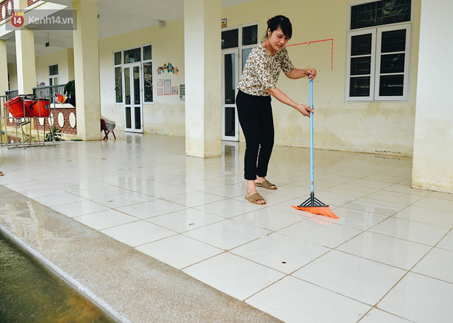 Người dân Chương Mỹ trong trận lụt lịch sử: Trẻ nhỏ chưa được đến trường, người già lở loét da sau nửa tháng ngâm mình trong nước Người dân Chương Mỹ trong trận lụt lịch sử: Trẻ nhỏ chưa được đến trường, người già lở loét da sau nửa tháng ngâm mình trong nước
