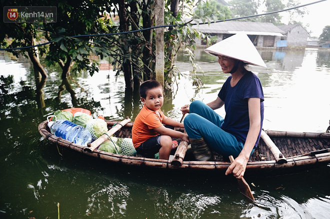 Người dân Chương Mỹ trong trận lụt lịch sử: Trẻ nhỏ chưa được đến trường, người già lở loét da sau nửa tháng ngâm mình trong nước Người dân Chương Mỹ trong trận lụt lịch sử: Trẻ nhỏ chưa được đến trường, người già lở loét da sau nửa tháng ngâm mình trong nước
