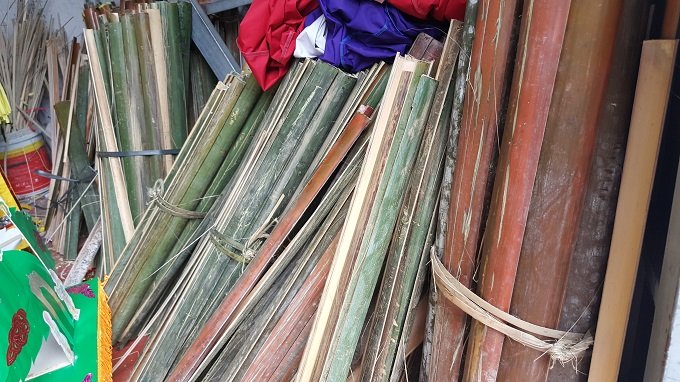 Nữ đại gia chi bộn tiền mua chân dài đốt cho chồng ở cõi âm