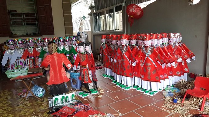 Nữ đại gia chi bộn tiền mua chân dài đốt cho chồng ở cõi âm