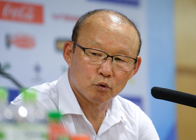 HLV Park Hang-seo: Tôi cứ tưởng Văn Hậu đã sút ra ngoài