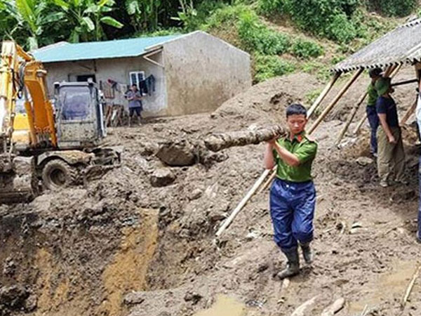 Vừa tìm 6 nạn nhân mất tích, vừa nỗ lực thông đường tại Phong Thổ, Lai Châu