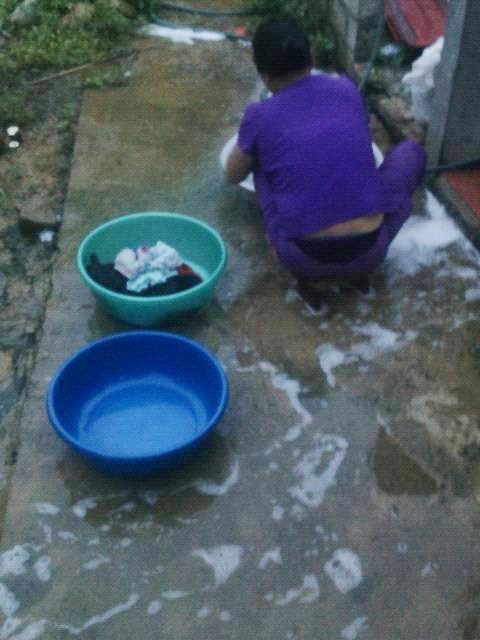 Mẹ chồng chiều con dâu như con gái, lọ mọ dậy từ 5h30 để giặt quần áo khiến bố chồng phải thốt lên: Chiều chúng nó vừa thôi