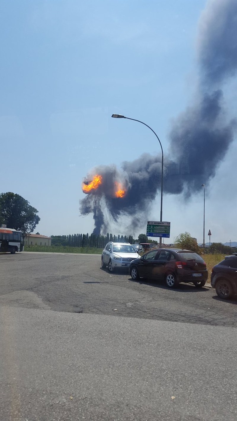 Nổ lớn kinh hoàng tại sân bay Ý