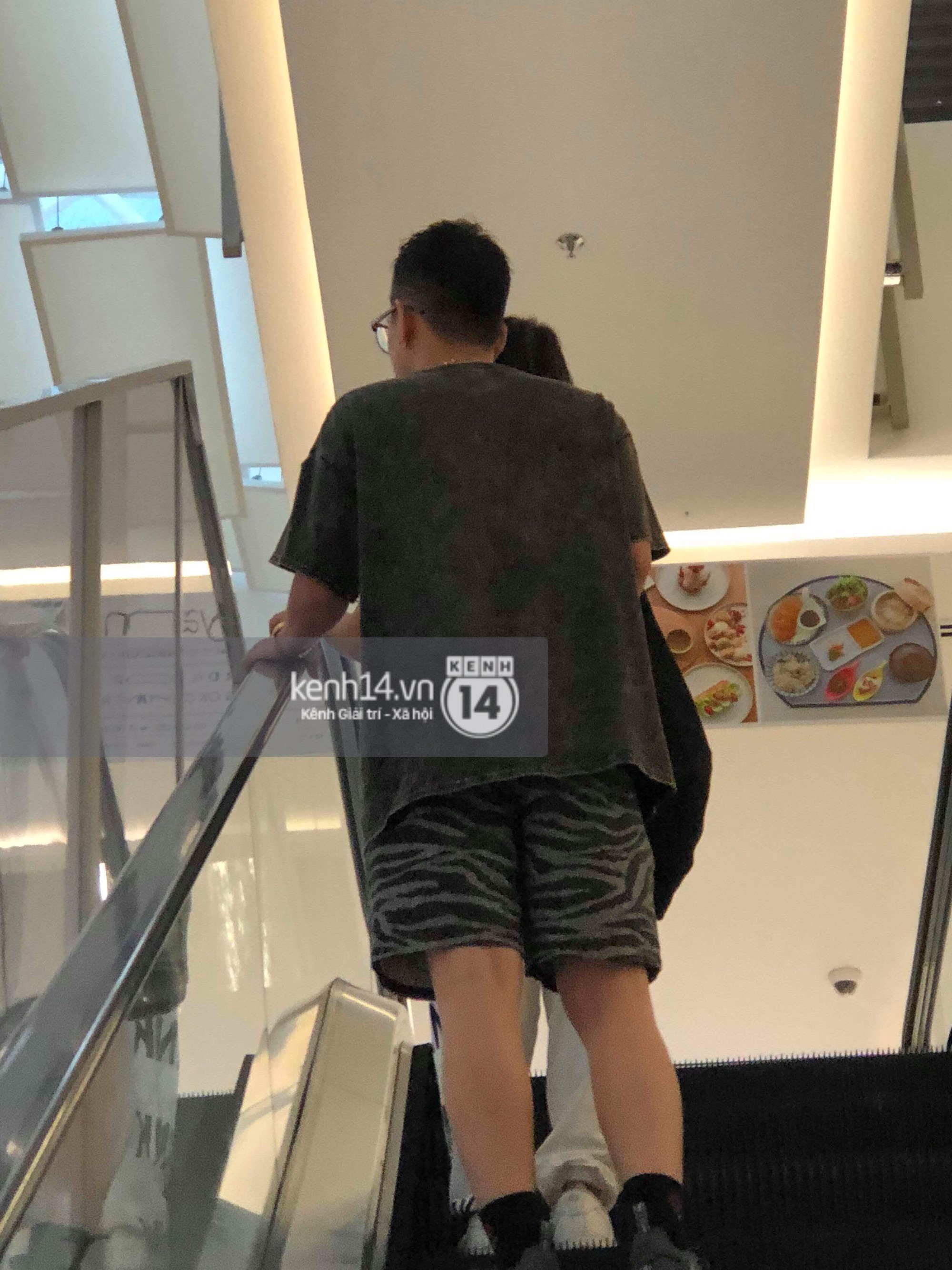 Andree và bạn gái mới tay trong tay hẹn hò cực tình tứ ở Sài Gòn