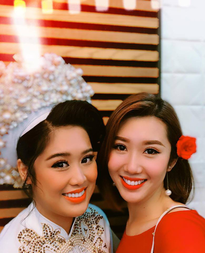 Thuý Ngân Gạo nếp gạo tẻ đến chung vui trong đám cưới của con gái nghệ sĩ Hồng Vân Thuý Ngân Gạo nếp gạo tẻ đến chung vui trong đám cưới của con gái nghệ sĩ Hồng Vân
