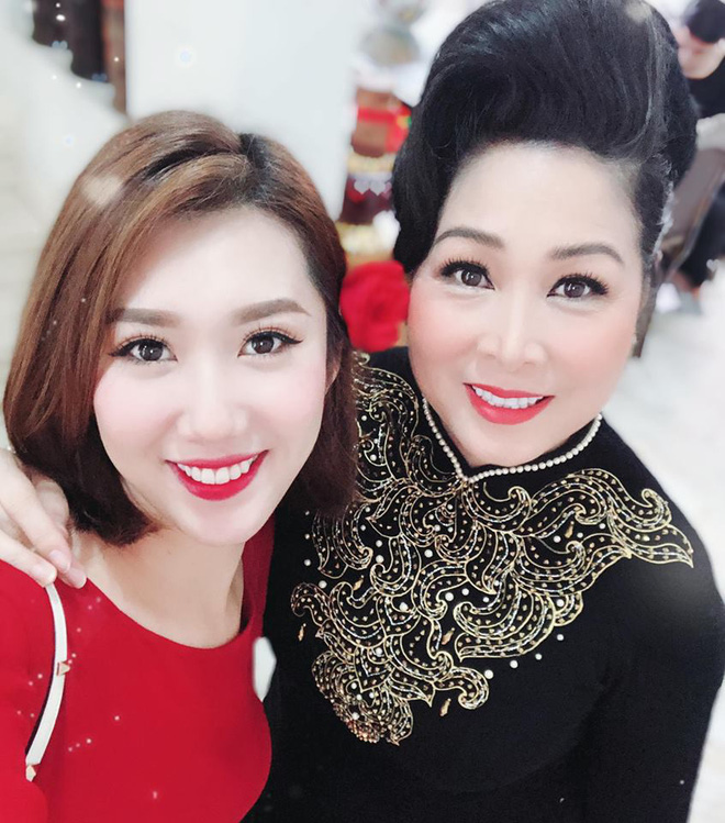 Thuý Ngân Gạo nếp gạo tẻ đến chung vui trong đám cưới của con gái nghệ sĩ Hồng Vân