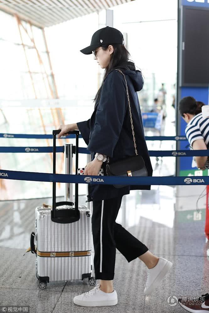 Bà xã sao nam Mị Nguyệt Truyện tiều tụy, mệt mỏi trở về nhà giữa scandal chồng mang tội cưỡng bức