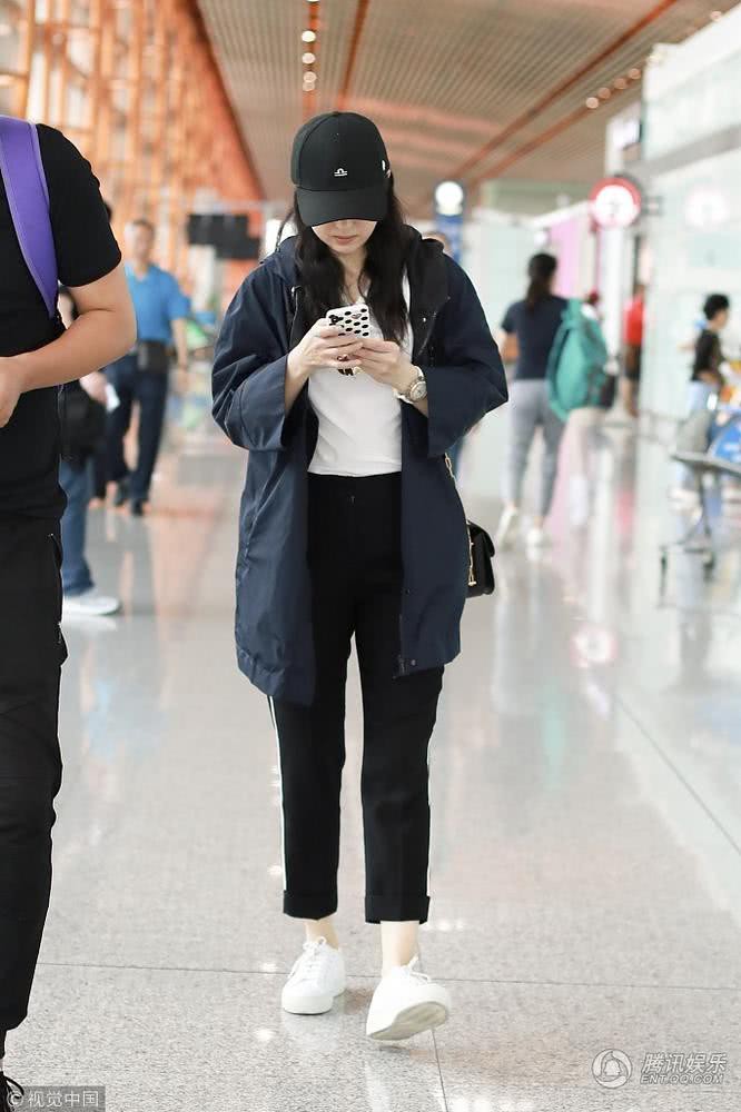 Bà xã sao nam Mị Nguyệt Truyện tiều tụy, mệt mỏi trở về nhà giữa scandal chồng mang tội cưỡng bức