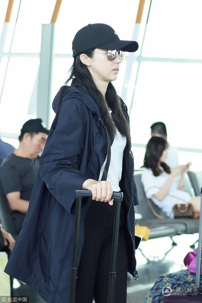 Bà xã sao nam Mị Nguyệt Truyện tiều tụy, mệt mỏi trở về nhà giữa scandal chồng mang tội cưỡng bức