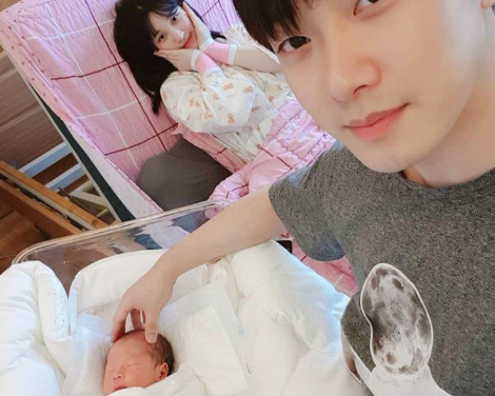Đến nay showbiz Hàn đã đón chào 10 scandal hẹn hò gây sốc nhất, cặp thứ 9 đặc biệt khiến công chúng ngã ngửa Đến nay showbiz Hàn đã đón chào 10 scandal hẹn hò gây sốc nhất, cặp thứ 9 đặc biệt khiến công chúng ngã ngửa