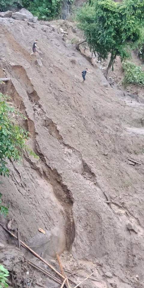 Sạt lở kinh hoàng ở Lai Châu: 12 người chết và mất tích, giao thông tê liệt hoàn toàn