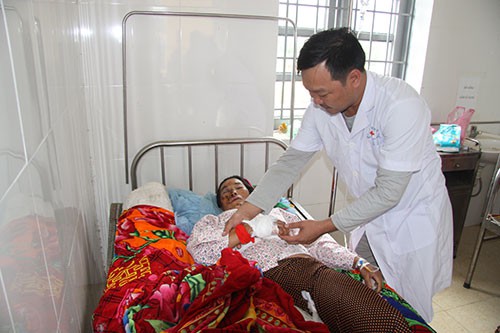 Vụ sạt lở kinh hoàng ở Vàng Ma Chải: Người phụ nữ duy nhất thoát nạn gào khóc gọi chồng, con