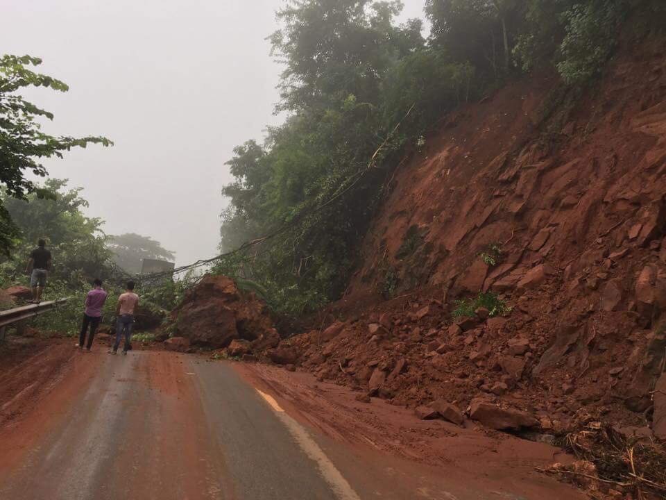 Sơn La: Mưa lớn gây sạt lở, quốc lộ 43 tê liệt