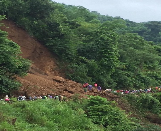 Sơn La: Mưa lớn gây sạt lở, quốc lộ 43 tê liệt