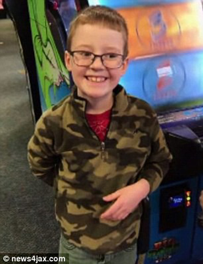 Mỹ: Tưởng đĩa ma túy đá của bố là ngũ cốc, cậu bé 8 tuổi ăn hết rồi tử vong